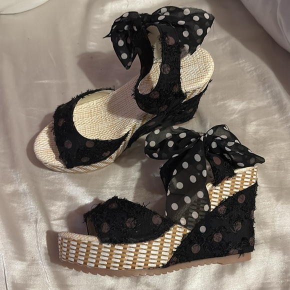 Black and White Polka Dot Wedge Sandals - Picture 2 of 4